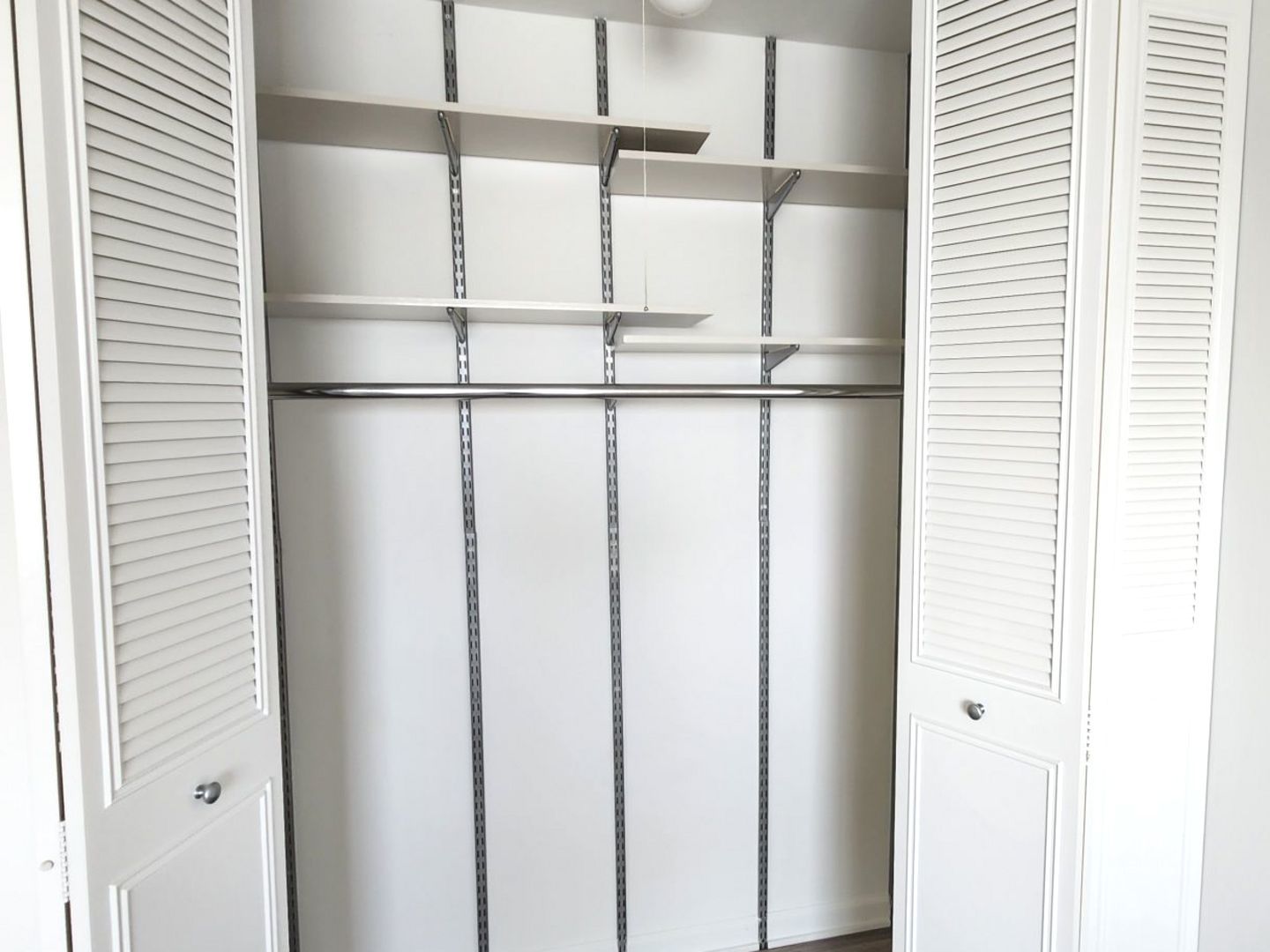 1500 Robin Circle, Unit 417 Hoffman Estates, IL 60169 - Photo 16 of 21 a close view of sliding door