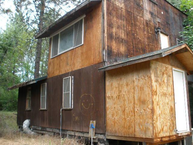 5063 Lane Creek Road Central Point, OR 97502 - Photo 7 of 13 Side of the workshop. Downstairs is an