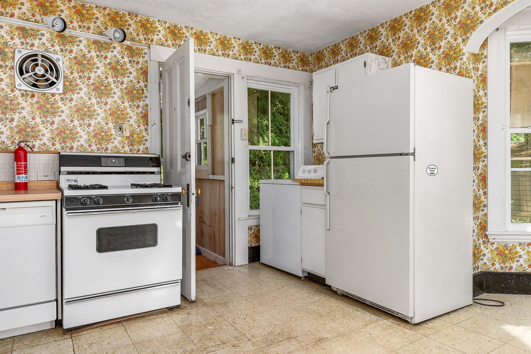 22 Rogers Road Kittery, ME 03904 - Photo 5 of 37 Kitchen 3