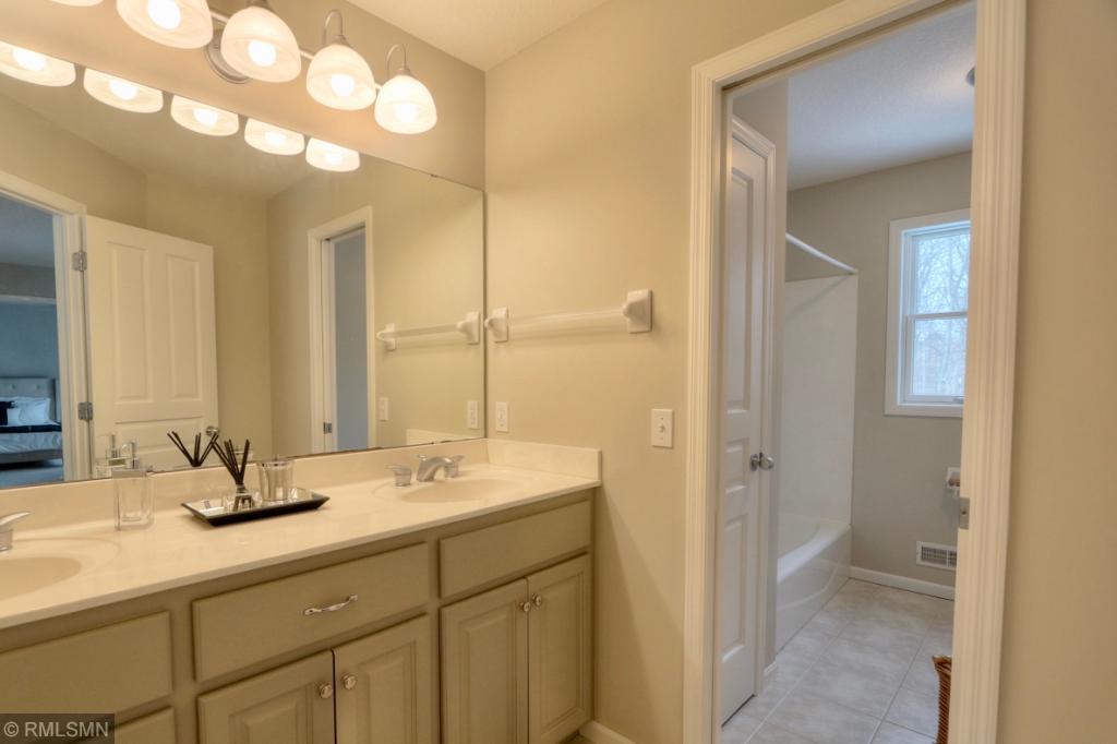 17244 Acorn Ridge Eden Prairie, MN 55347 - Photo 17 of 33