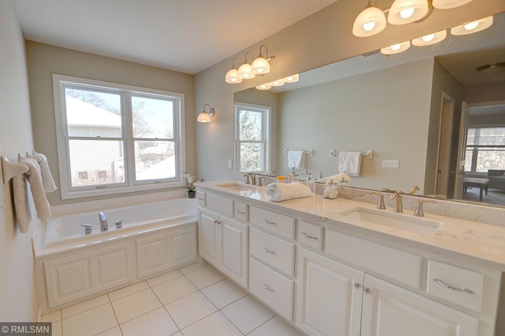 17244 Acorn Ridge Eden Prairie, MN 55347 - Photo 20 of 33