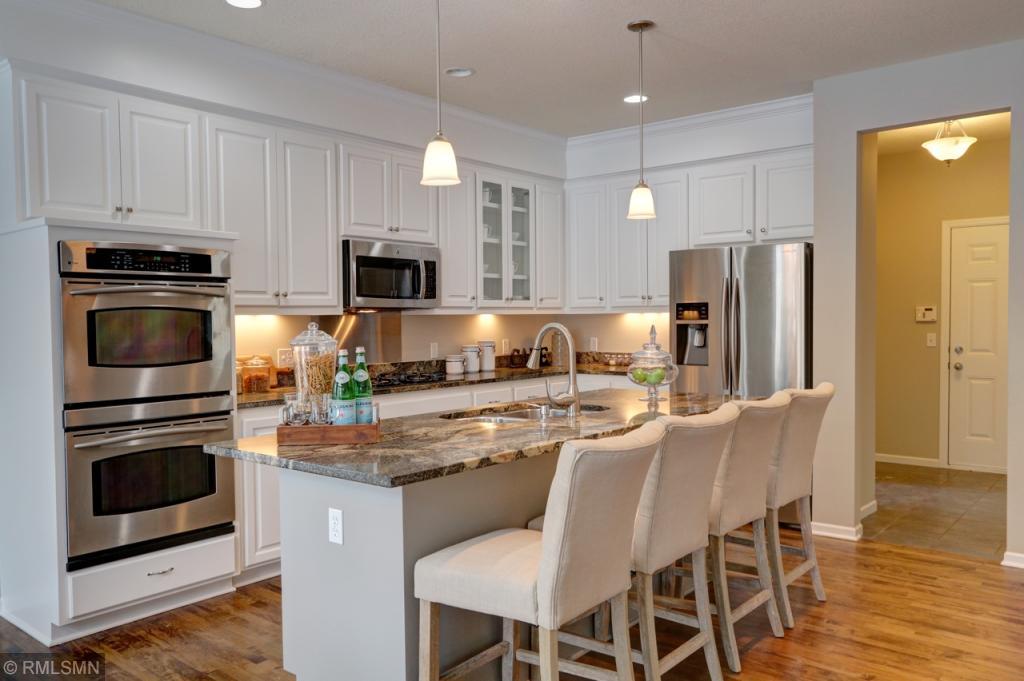 17244 Acorn Ridge Eden Prairie, MN 55347 - Photo 6 of 33