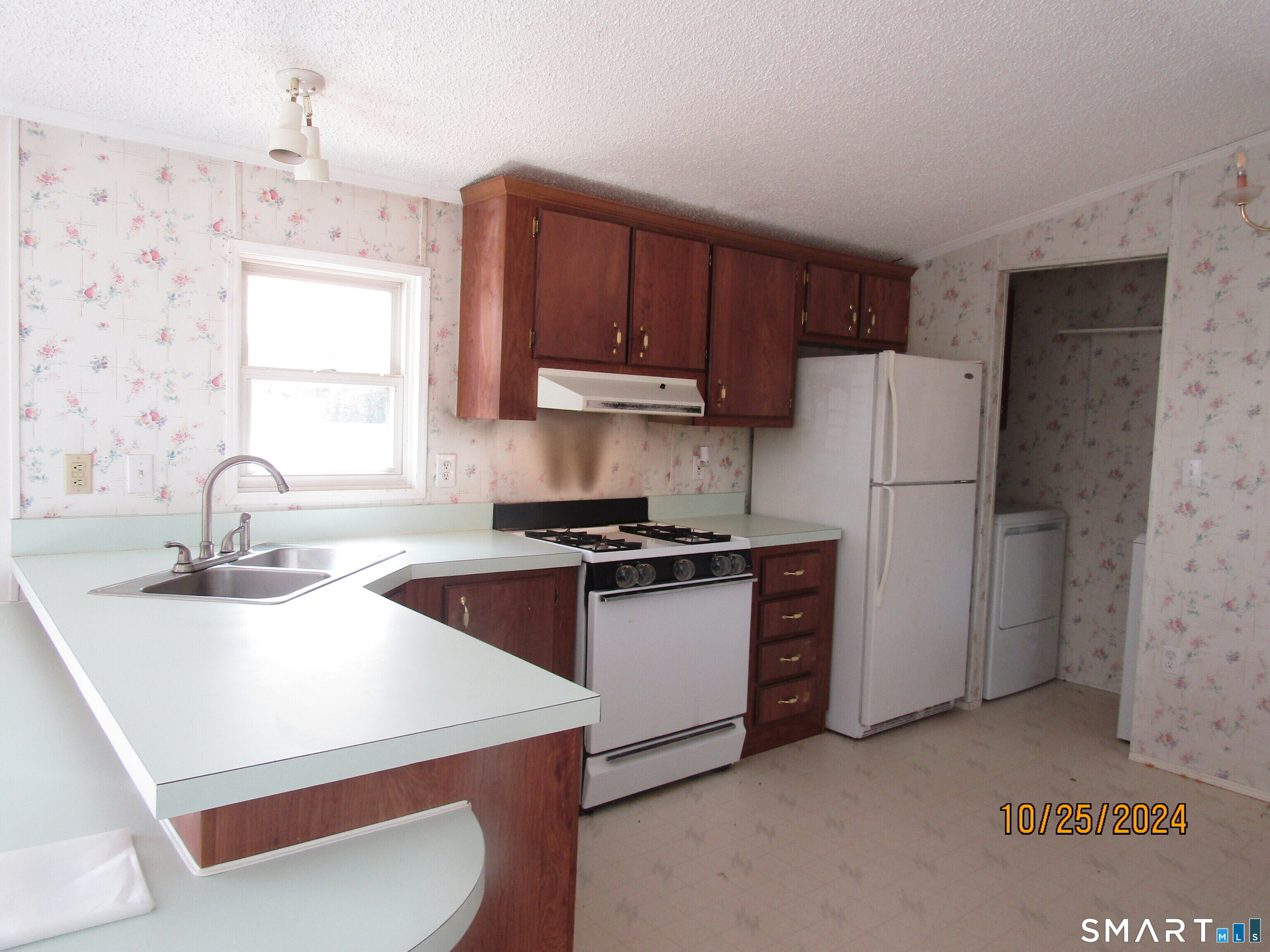 220 Chaplin Road Eastford, CT 06242 - Photo 3 of 9