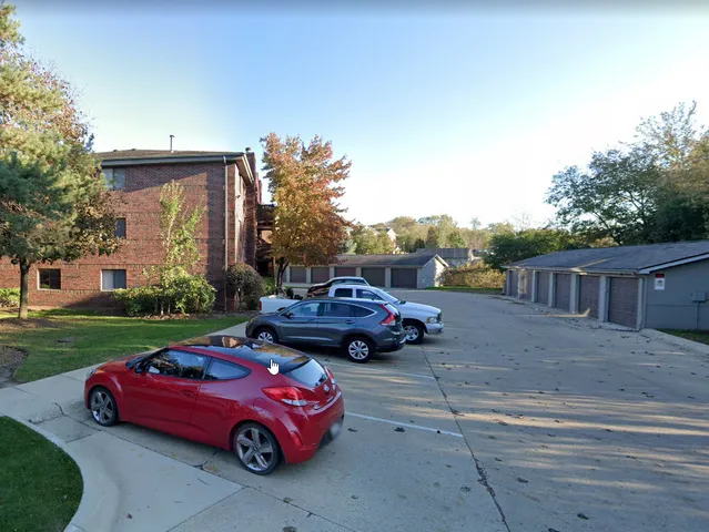 $1,800 | 1350 Brook Street, Unit J, St. Charles, IL 60174