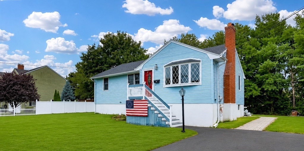 18 Dana Road Peabody, MA 01960 - Photo 2 of 28