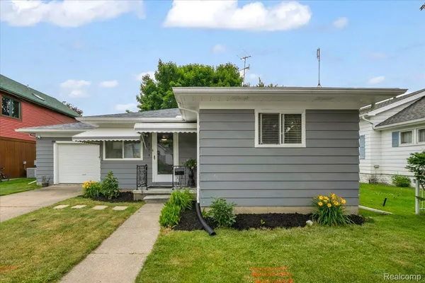 $299,000 | 834 South Main Street, Marine City, MI 48039