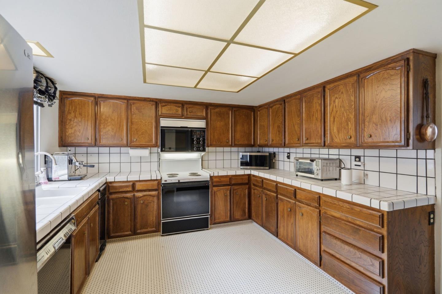 25 Rinconada Circle Belmont, CA 94002 - Photo 28 of 84 Gallery Image 28
