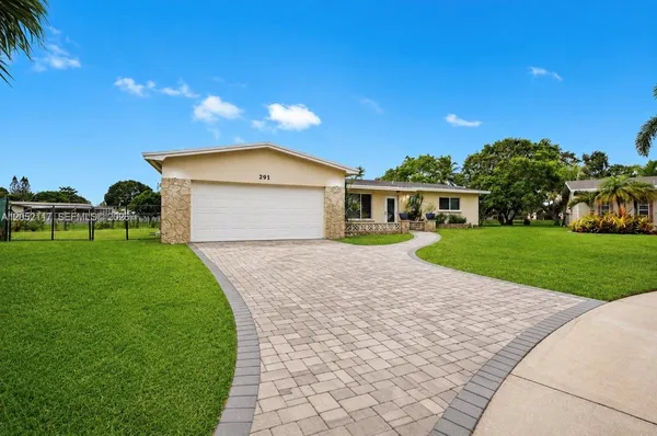 $5,900 | 291 Northwest 93rd Avenue, Pembroke Pines, FL 33024