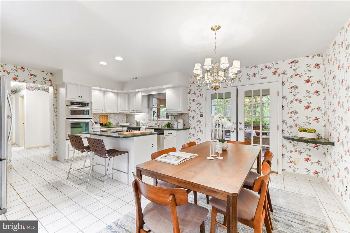 1750 Stocton Road Jenkintown, PA 19046 - Photo 18 of 50 Charming kitchen with floral accents.