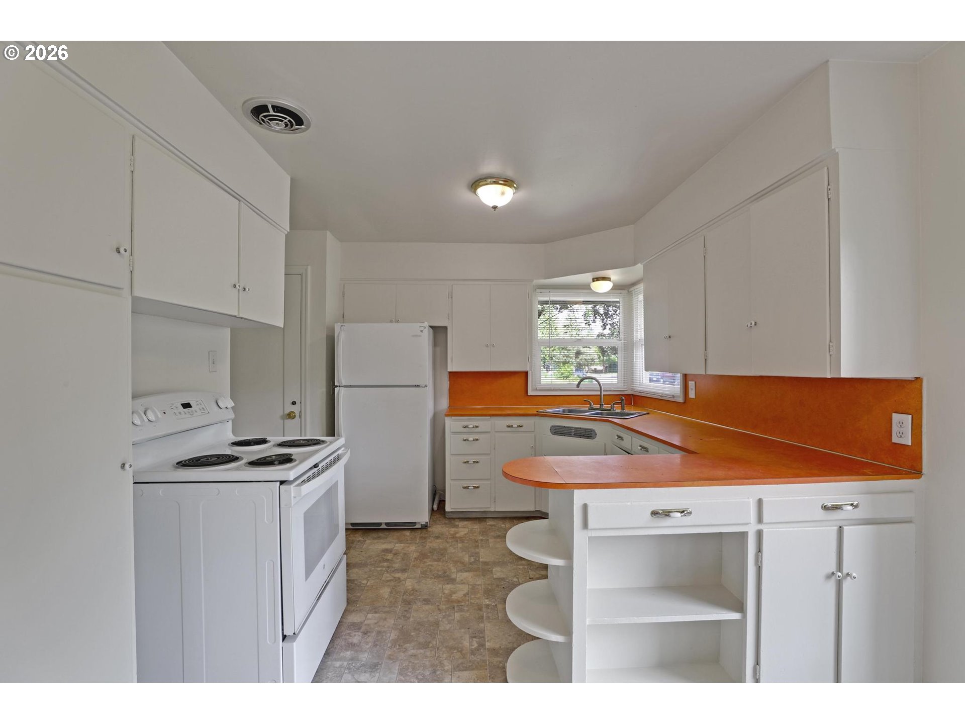 11720 Southwest 11th Street Beaverton, OR 97005 - Photo 11 of 31 Kitchen