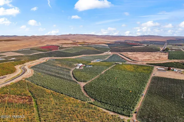 a view of a tennis court