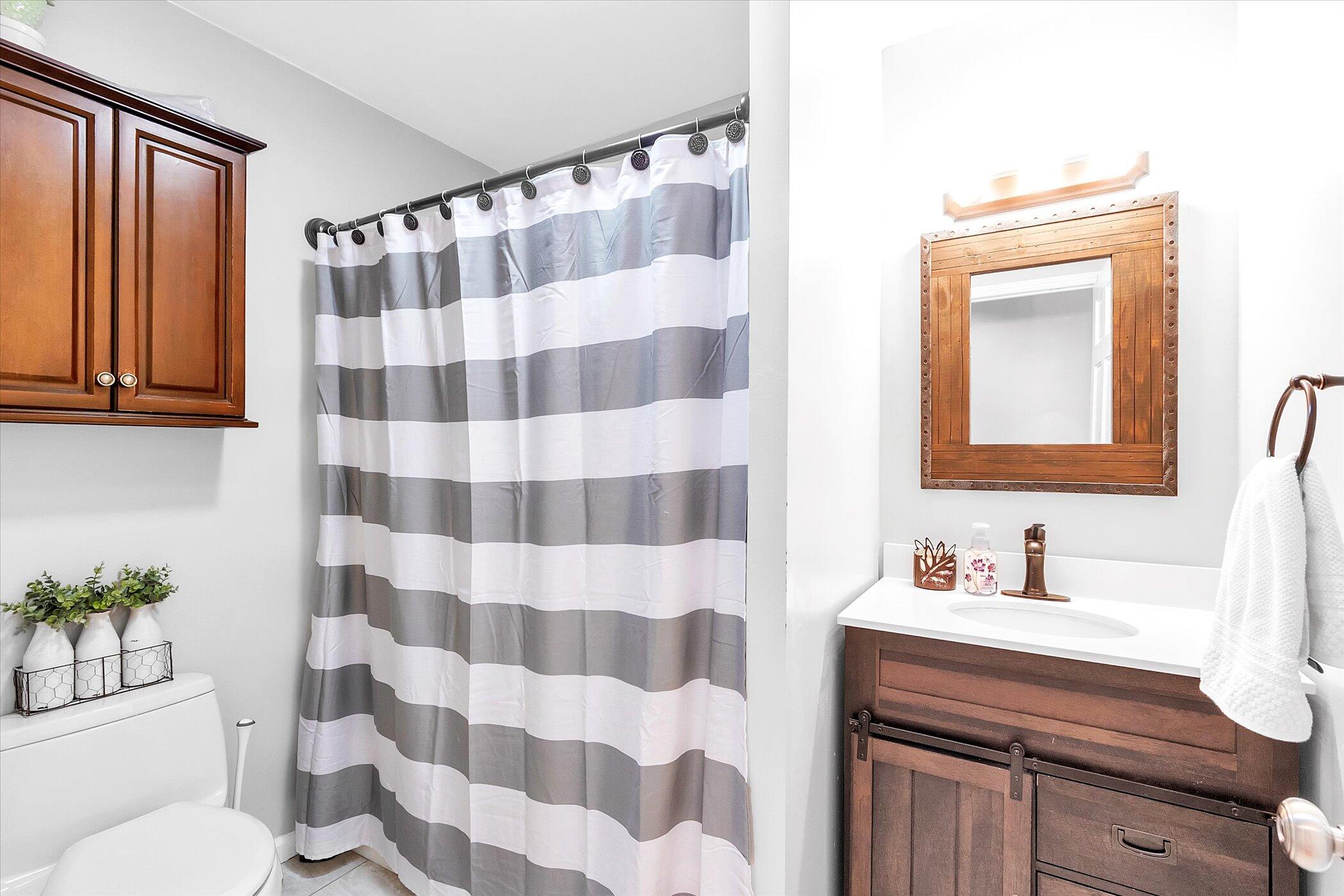 5475 North Watervliet Road Watervliet, MI 49098 - Photo 34 of 58 32-5475-N-Watervliet-Rd-WindowStill-Real