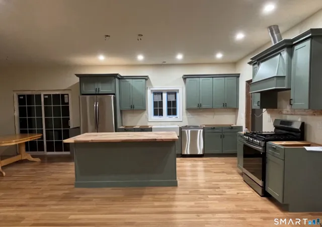 $799,900 | 31 Joseph Lane, Colchester, CT 06415