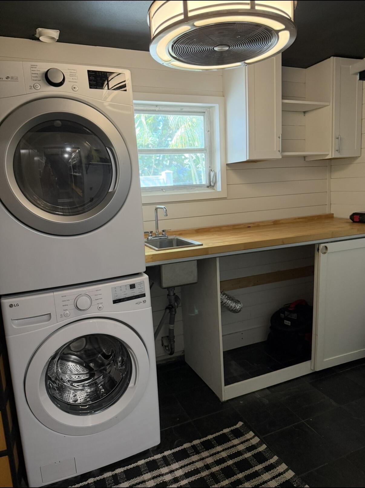 20 Windsor Road East Jupiter, FL 33469 - Photo 10 of 11 Laundry room