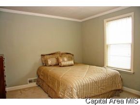 2129 Holmes Avenue Springfield, IL 62704 - Photo 8 of 9 Gallery Image 8