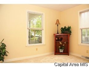 2129 Holmes Avenue Springfield, IL 62704 - Photo 9 of 9 Gallery Image 9