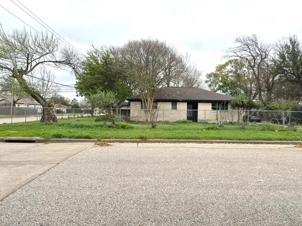 $75,000 | 2418 28th Avenue North, Texas City, TX 77590