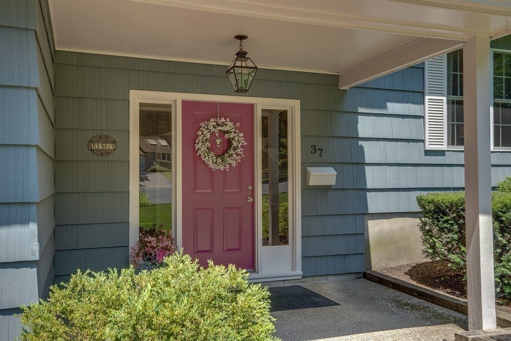 37 Long Meadow Road Chelmsford, MA 01824 - Photo 5 of 30 a front view of a house