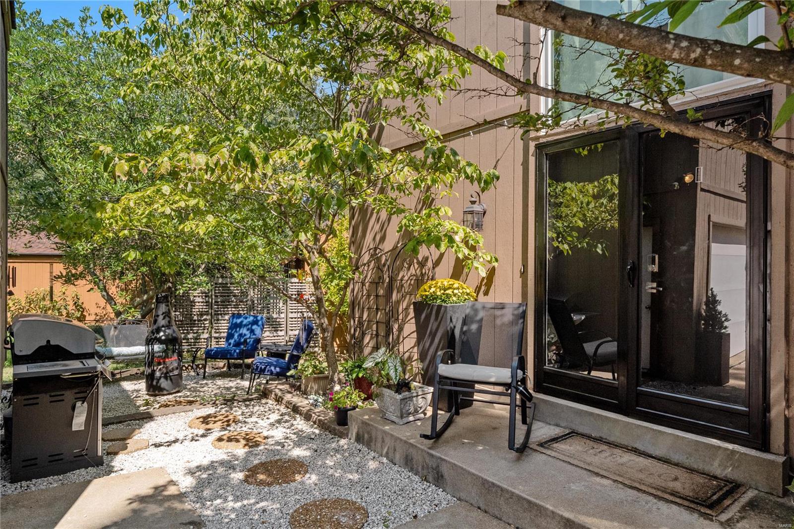 934 Imperial Point Ballwin, MO 63021 - Photo 3 of 36