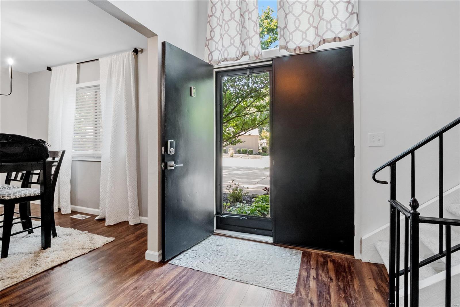 934 Imperial Point Ballwin, MO 63021 - Photo 5 of 36