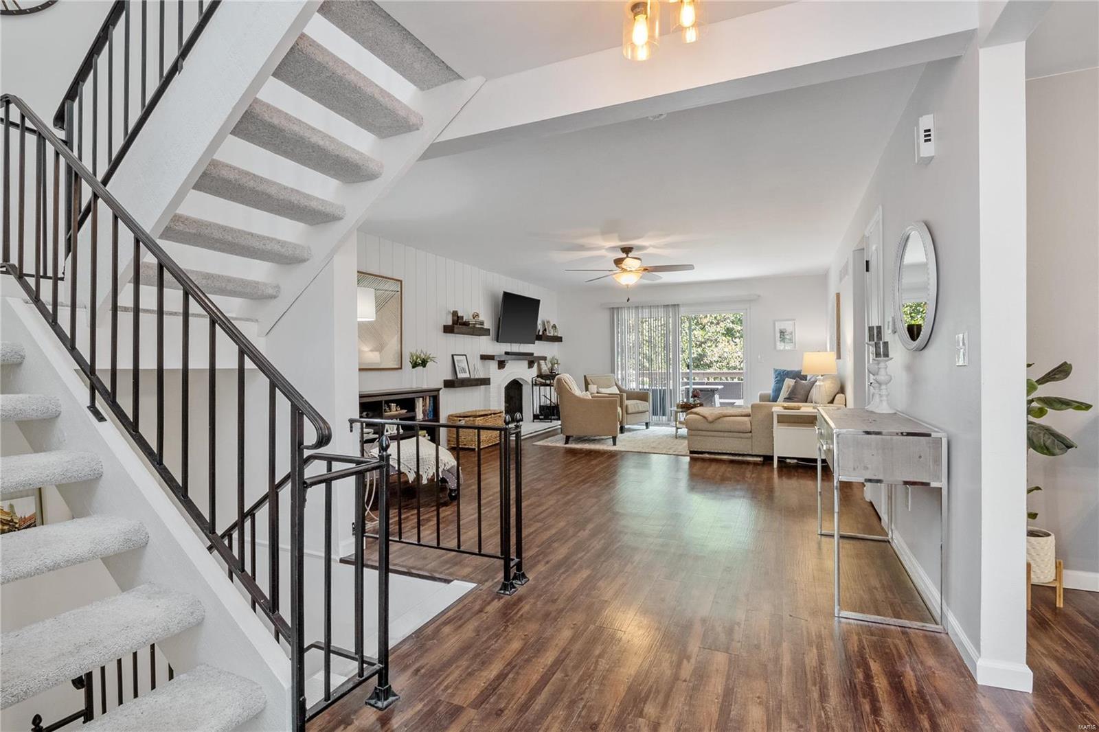 934 Imperial Point Ballwin, MO 63021 - Photo 7 of 36