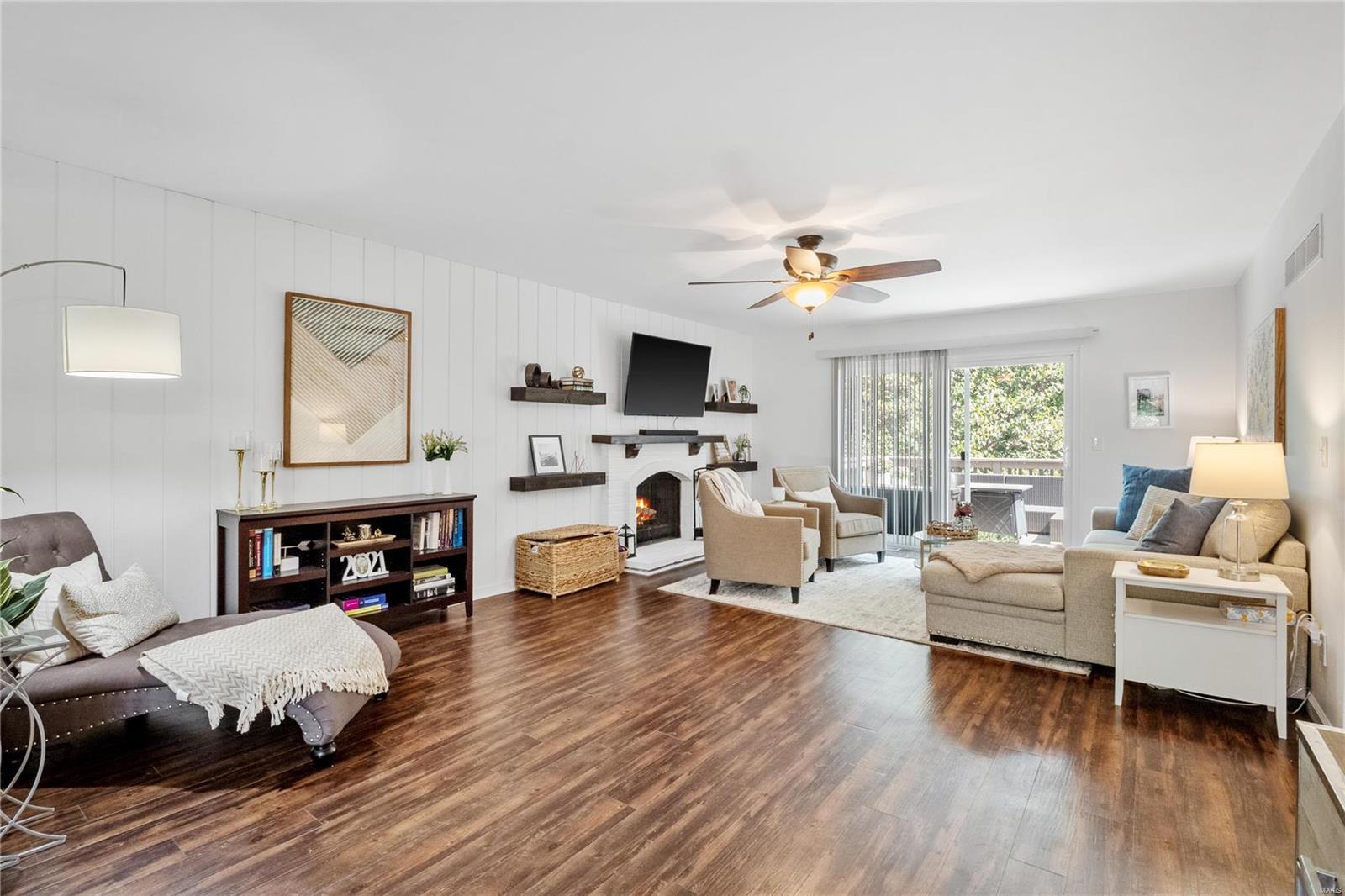 934 Imperial Point Ballwin, MO 63021 - Photo 9 of 36