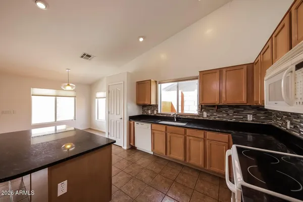 $2,095 | 5716 South 30th Lane, Phoenix, AZ 85041