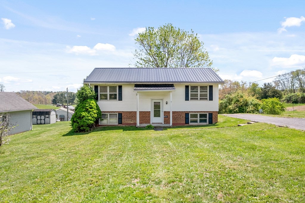 924 Ivanhoe Road Max Meadows, VA 24360 - Photo 2 of 56 Gallery Image 2