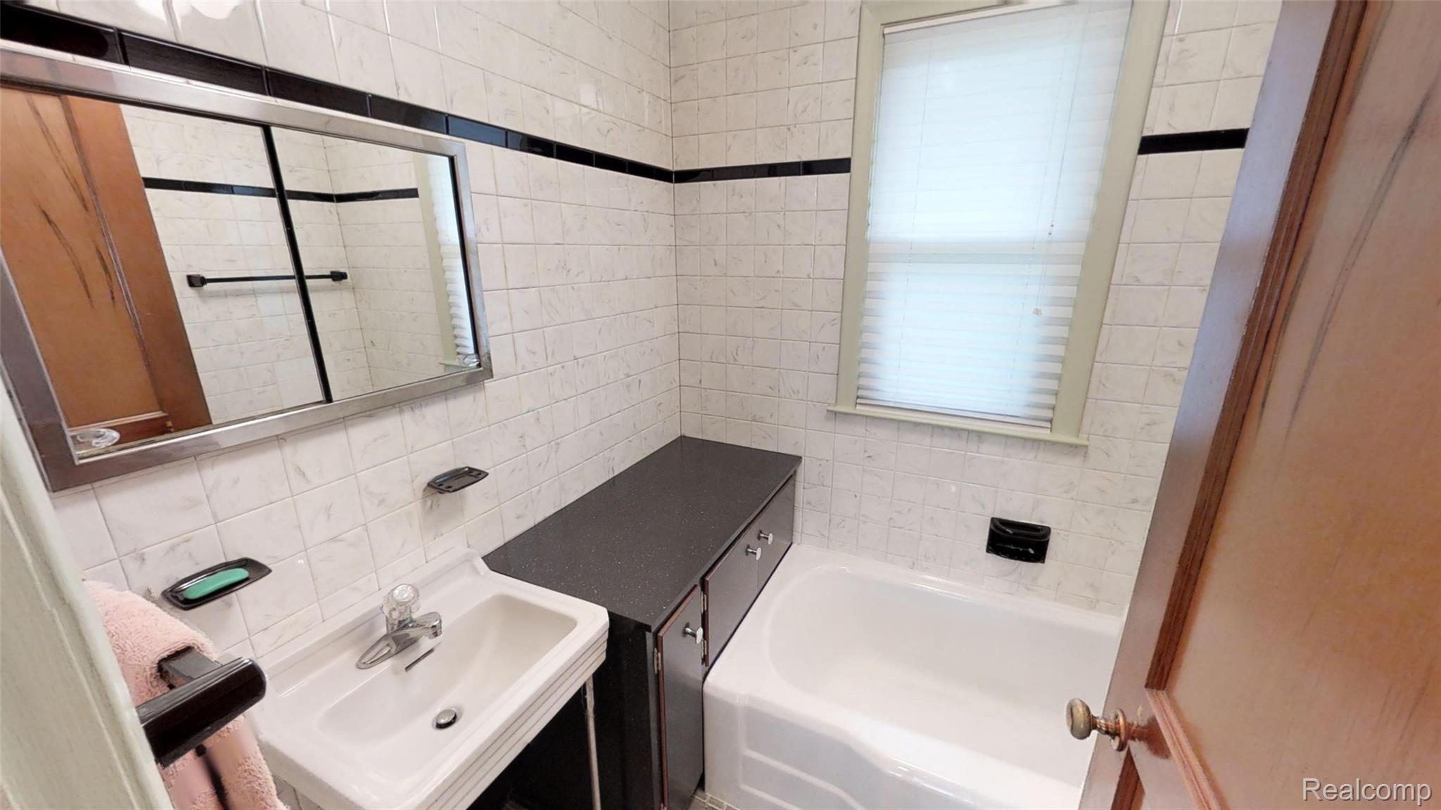 21706 Inkster Road Southfield, MI 48033 - Photo 15 of 34 Inkster-Rd-09172019_205601.jpg