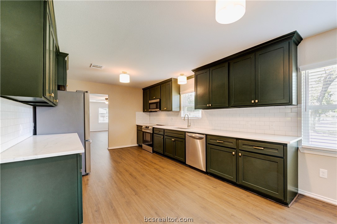 703 Horlock Street Navasota, TX 77868 - Photo 11 of 37