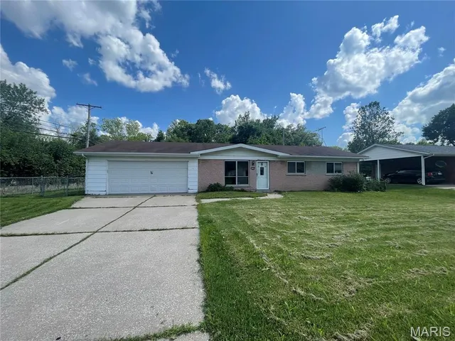 $299,000 | 11502 Wylwood Drive, Maryland Heights, MO 63043