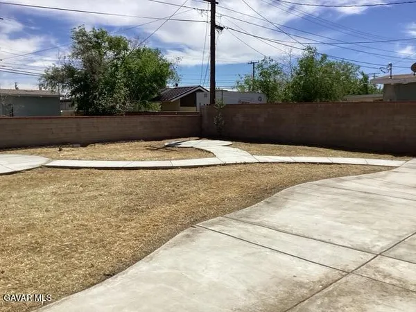$2,700 | 38594 Friendly Avenue, Palmdale, CA 93550