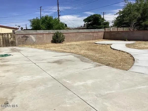 $2,700 | 38594 Friendly Avenue, Palmdale, CA 93550
