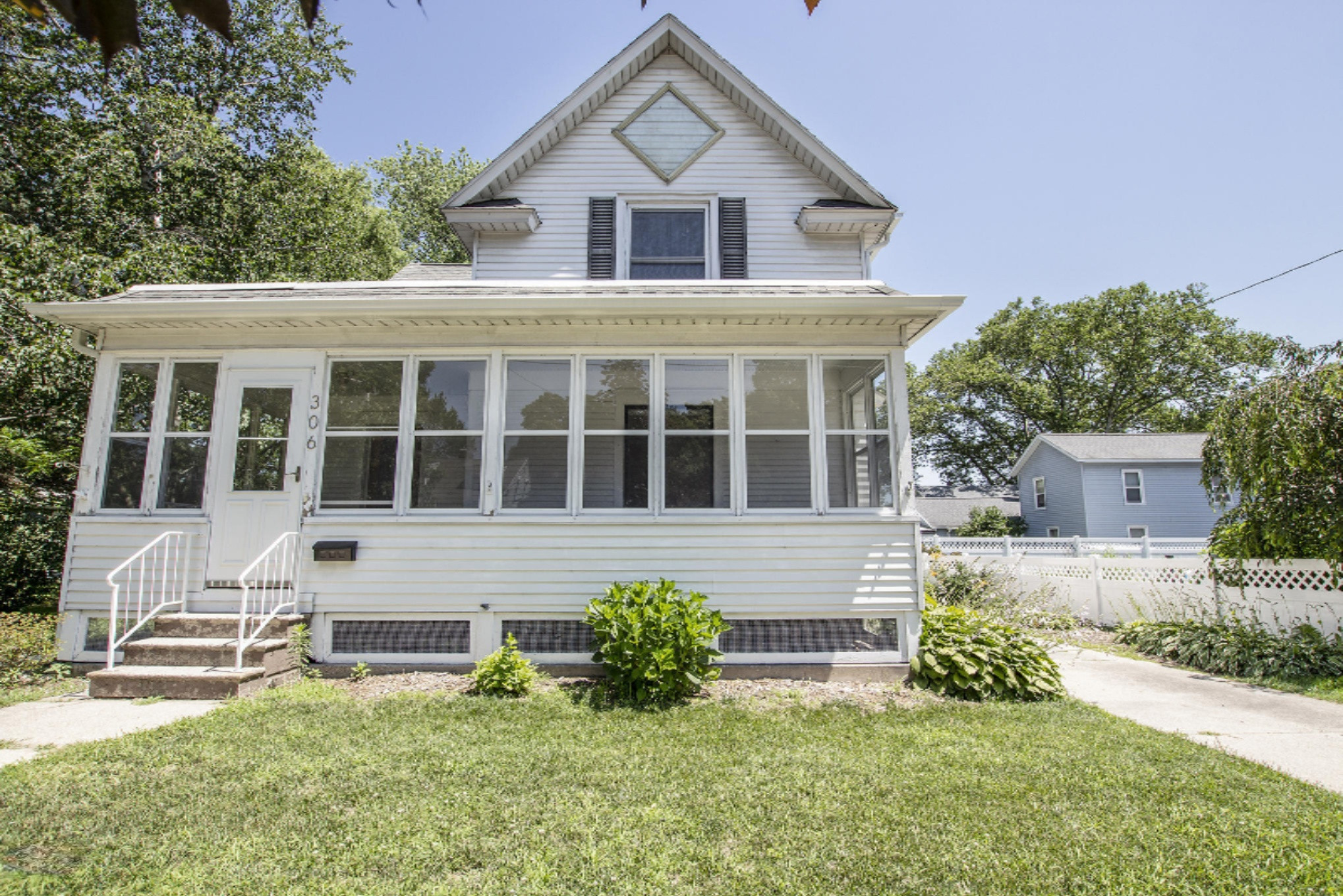 306 North Division Street Spring Lake, MI 49456 - Photo 1 of 26 IMG_3235