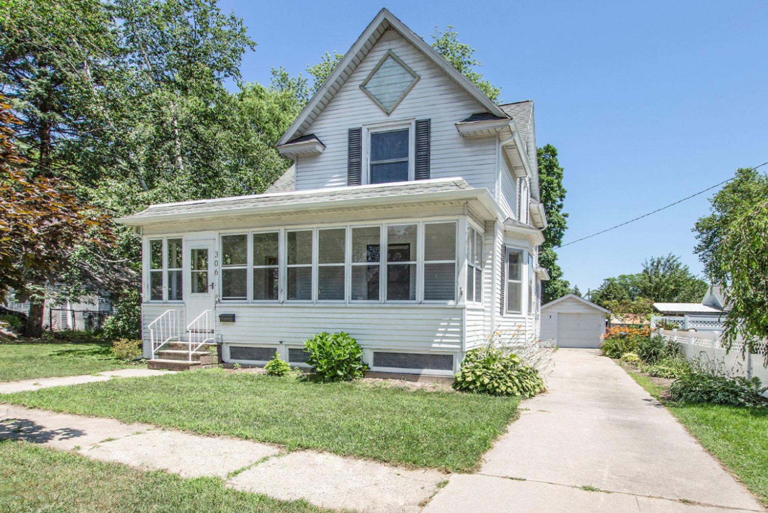306 North Division Street Spring Lake, MI 49456 - Photo 2 of 26 IMG_3234R