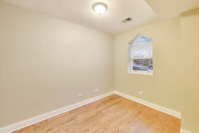 $230,000 | 1549 West Sherwin Avenue, Unit 106, Chicago, IL 60626