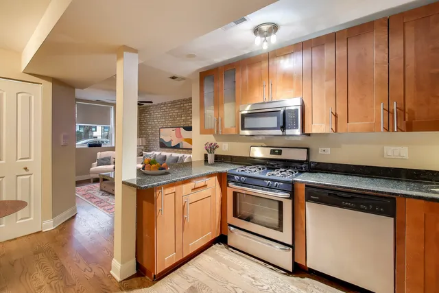 $230,000 | 1549 West Sherwin Avenue, Unit 106, Chicago, IL 60626