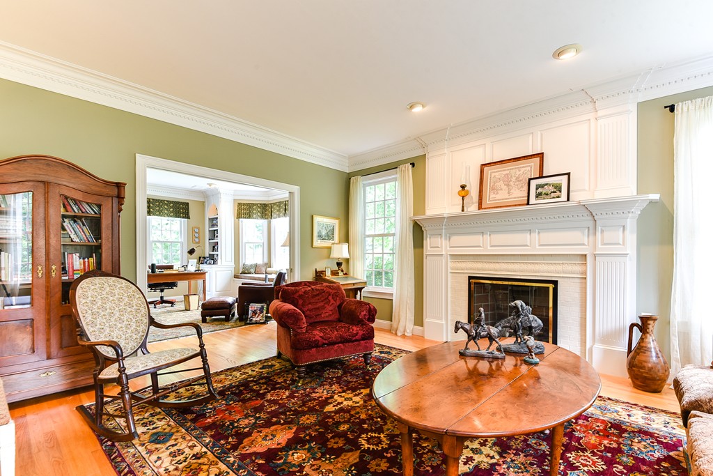 128 Dover Road Wellesley, MA 02482 - Photo 3 of 30