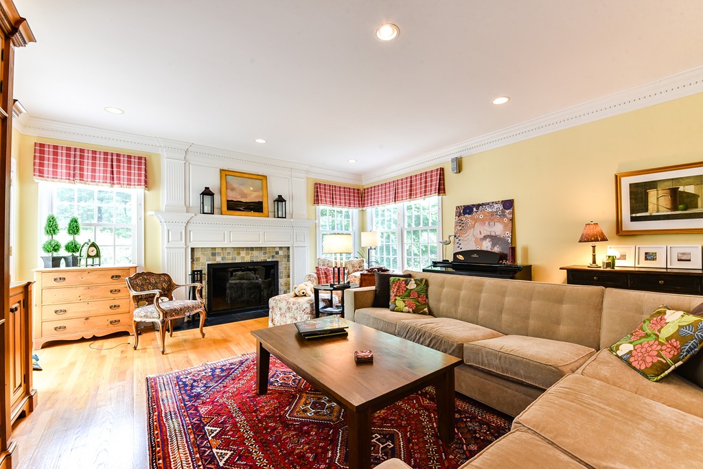 128 Dover Road Wellesley, MA 02482 - Photo 4 of 30