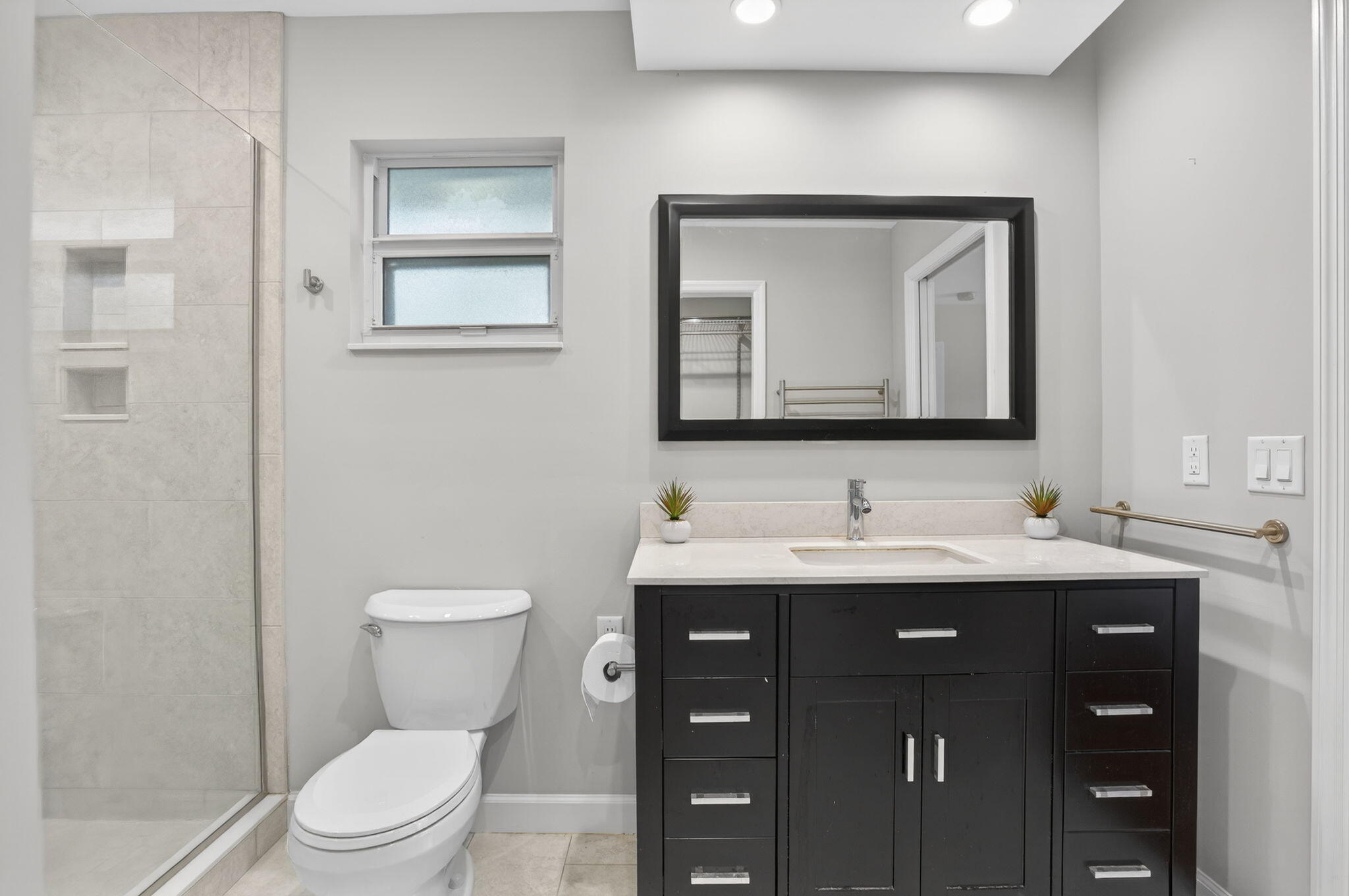 28 Hickory Hill Road Tequesta, FL 33469 - Photo 14 of 30 28 HH SINGLE SINK BA 35-web-or-mls-_MLP1