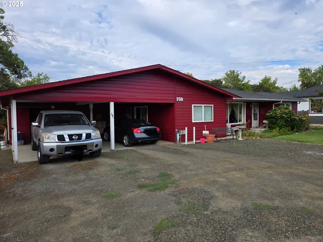 a view of a car in front of house