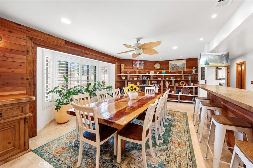 45540 Denizen Heights Road Hemet, CA 92544 - Photo 10 of 37 Dining room
