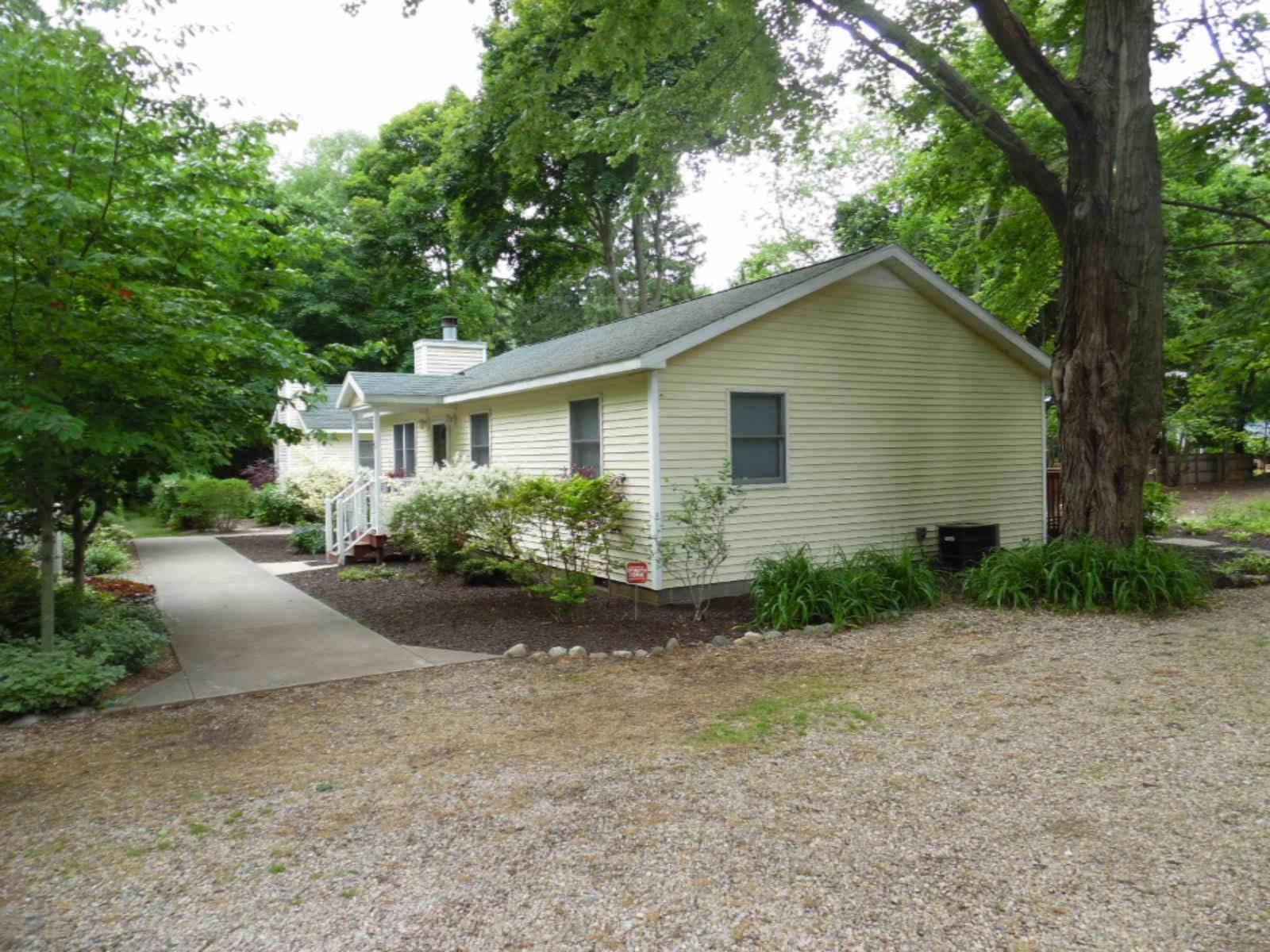 15931 Lakeshore Road Three Oaks, MI 49128 - Photo 2 of 9 SAM_0126