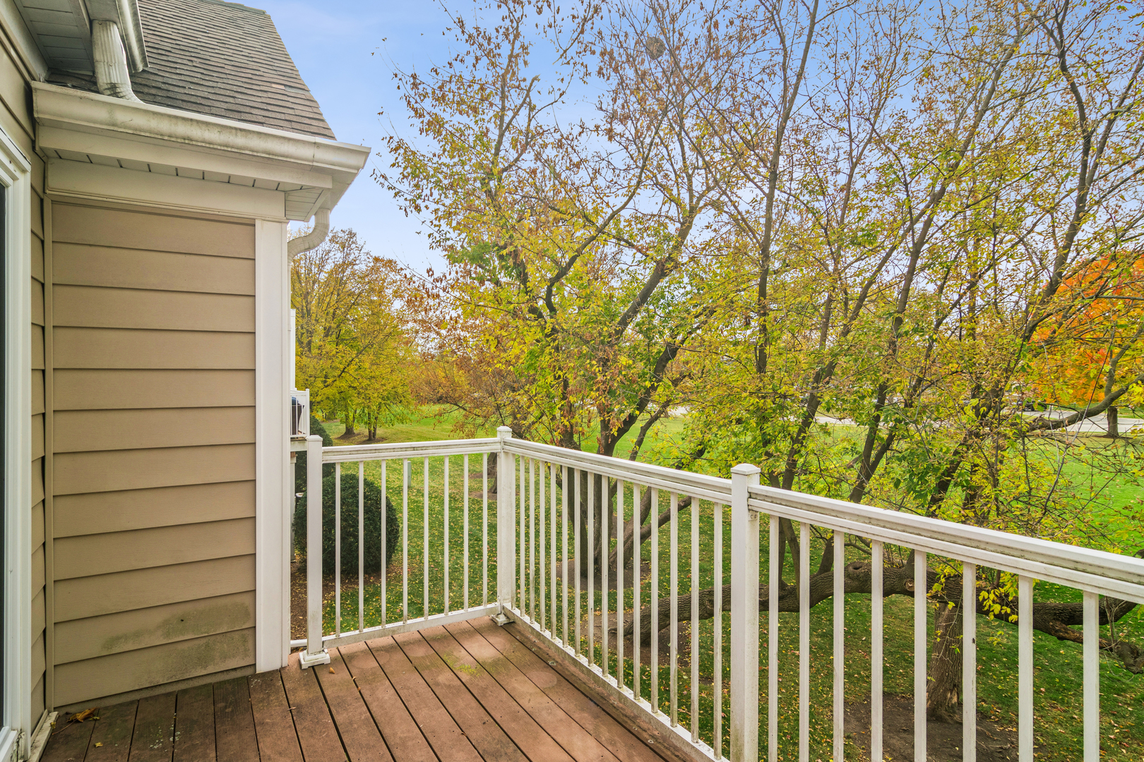 534 Park View Terrace, Unit 534 Buffalo Grove, IL 60089 - Photo 17 of 17 a view of a balcony with wooden floor