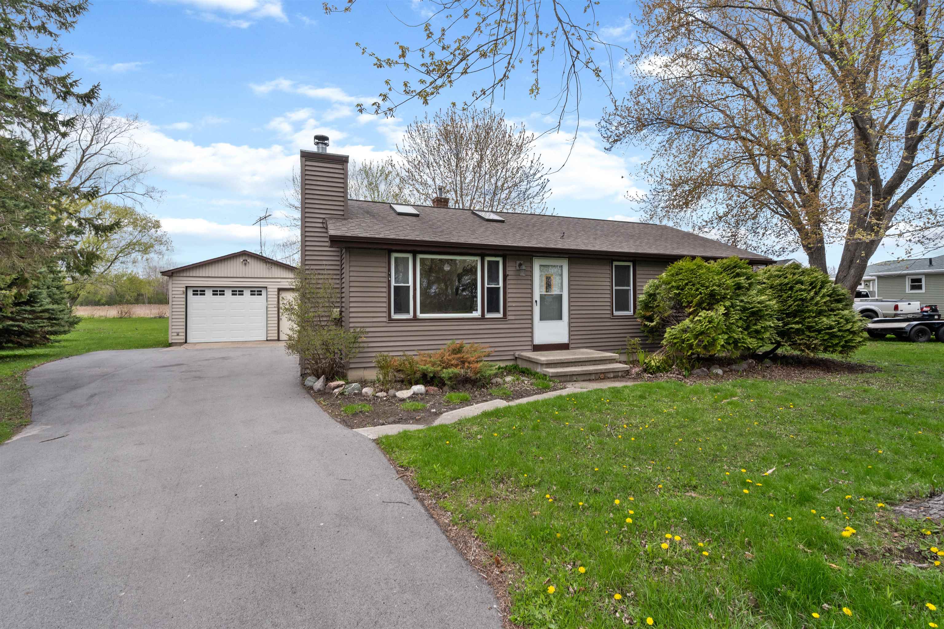 607 Hunters Point Road Neenah, WI 54956 - Photo 1 of 32