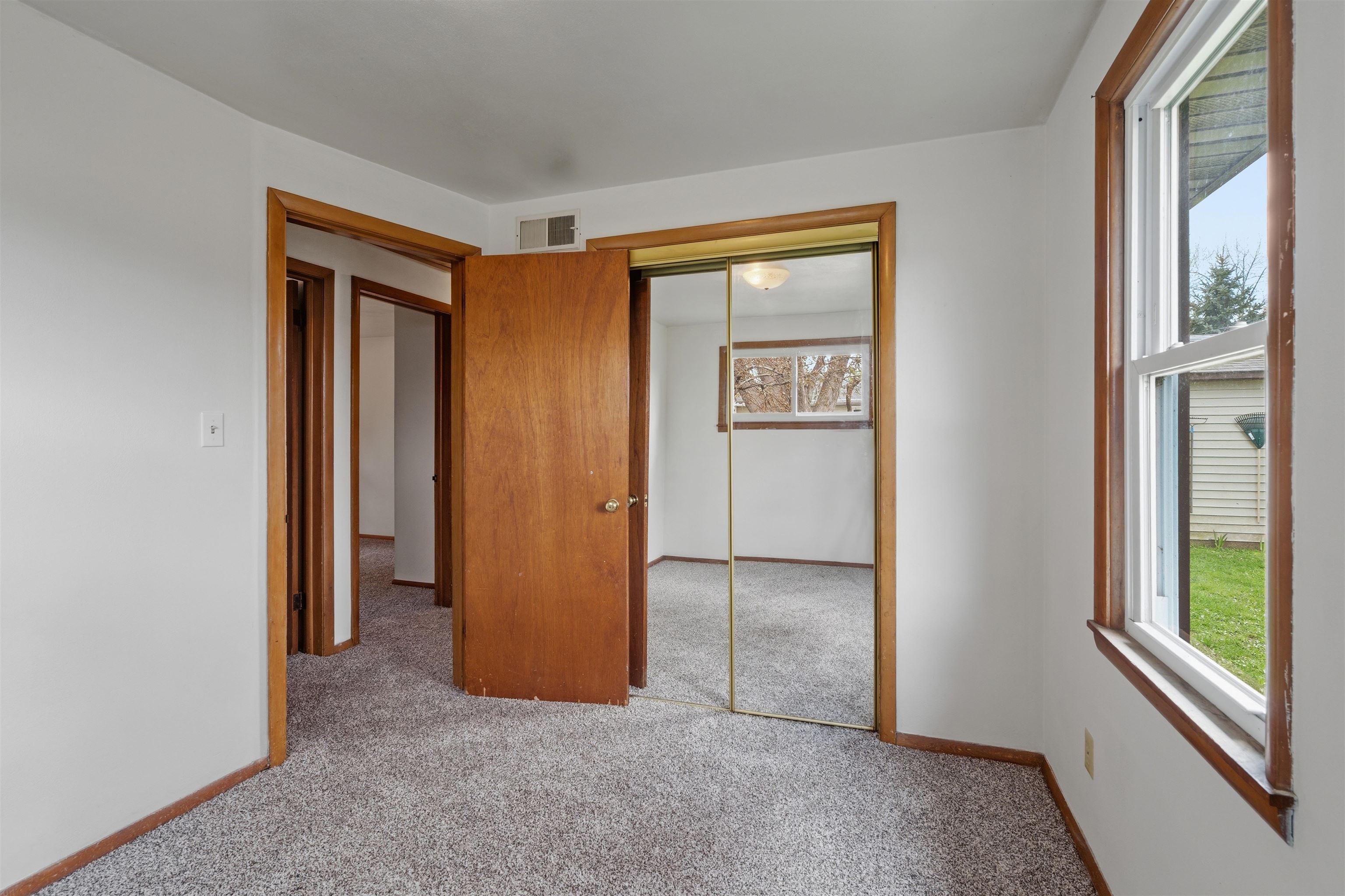 607 Hunters Point Road Neenah, WI 54956 - Photo 15 of 32