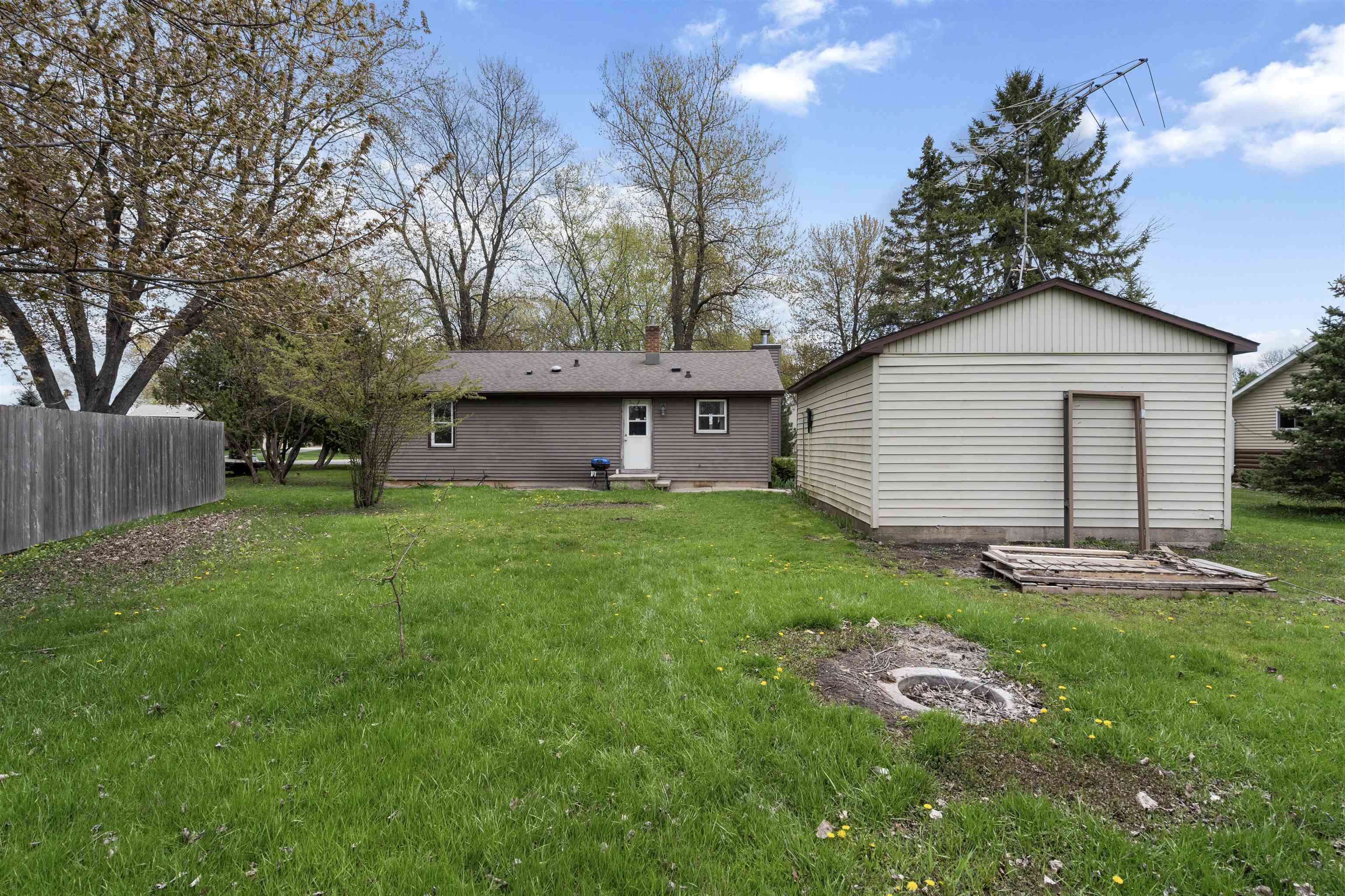 607 Hunters Point Road Neenah, WI 54956 - Photo 21 of 32