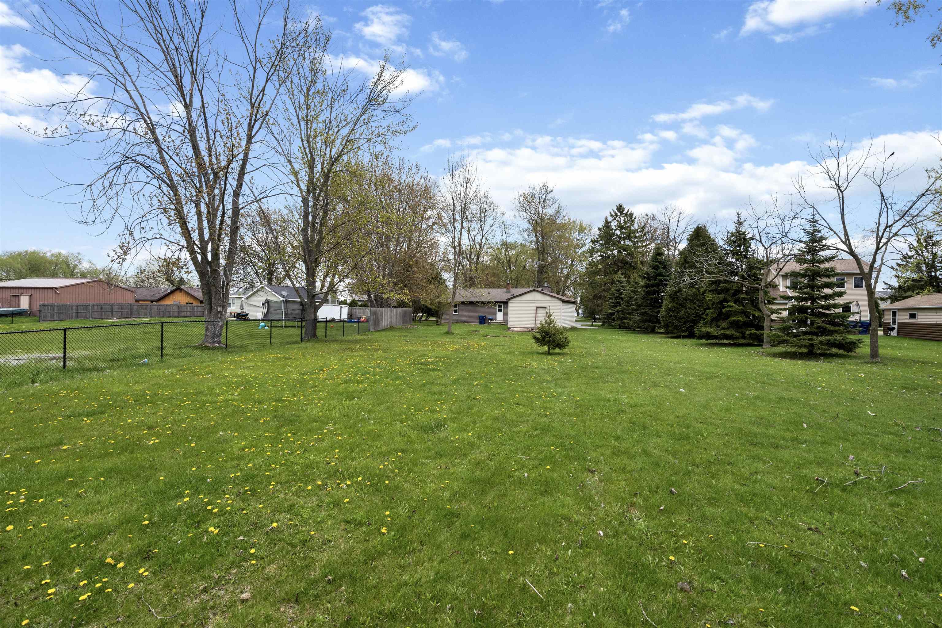 607 Hunters Point Road Neenah, WI 54956 - Photo 23 of 32