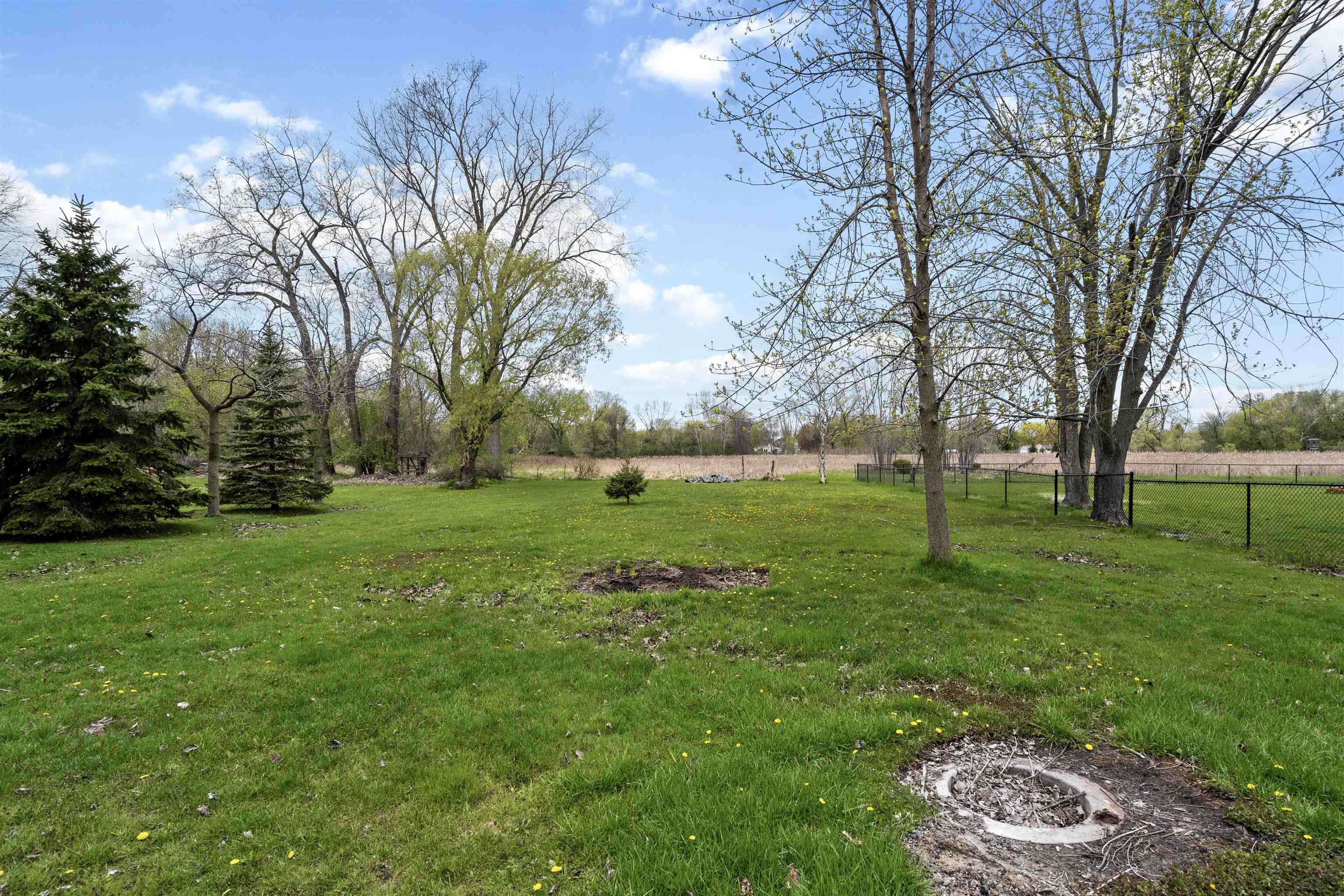 607 Hunters Point Road Neenah, WI 54956 - Photo 5 of 32