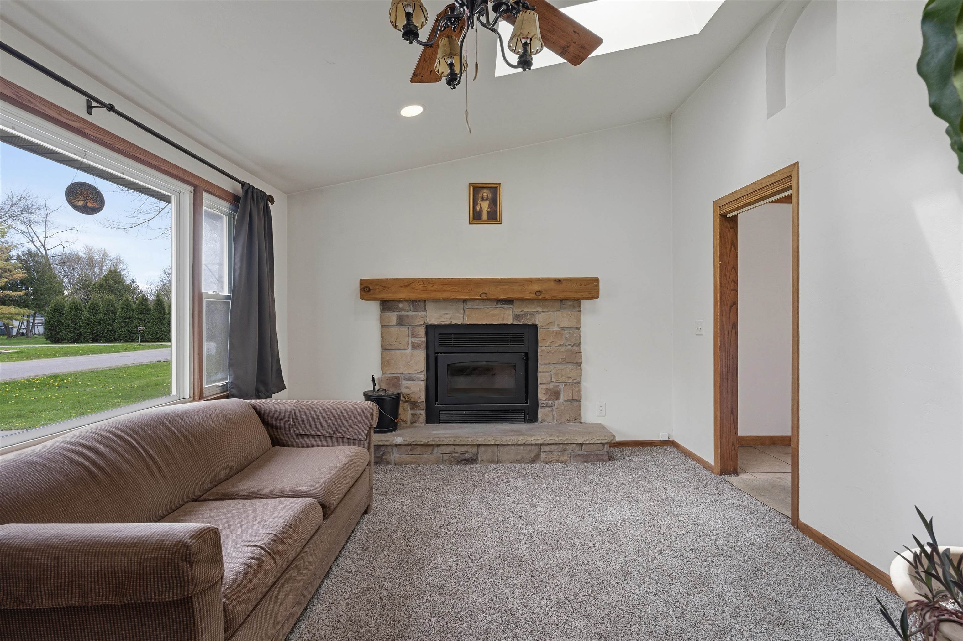 607 Hunters Point Road Neenah, WI 54956 - Photo 6 of 32